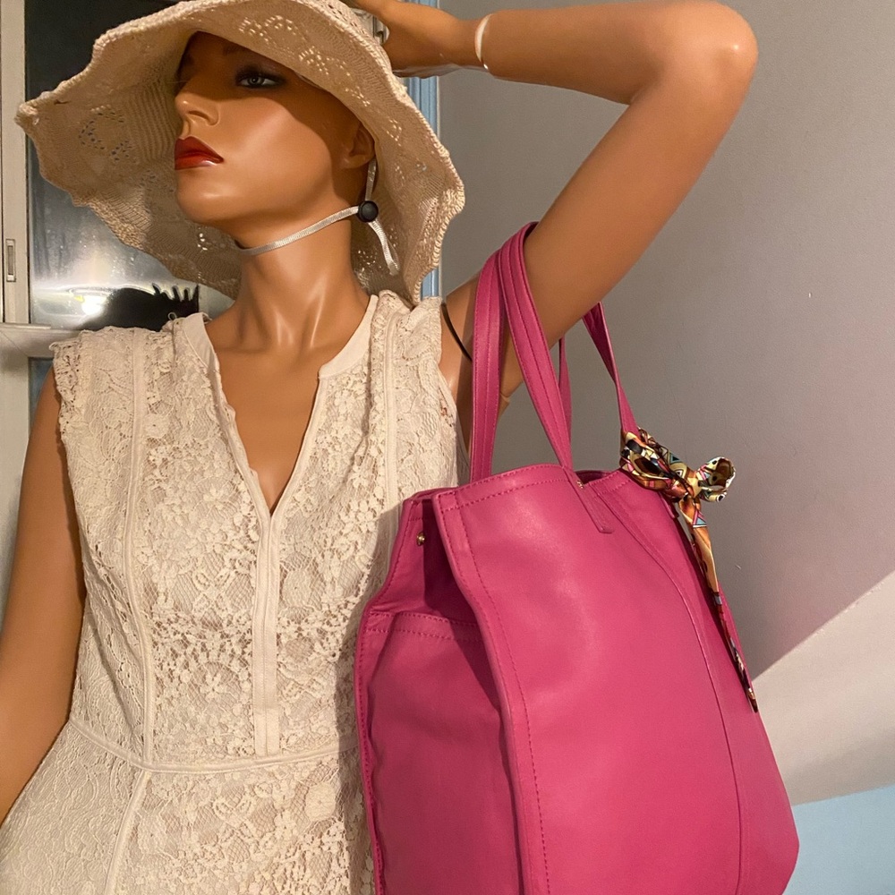 TORY BURCH LG LEATHER TOTE BARBIE PINK 16” Deep x 15”Wide. NWOT - Picture 13 of 13
